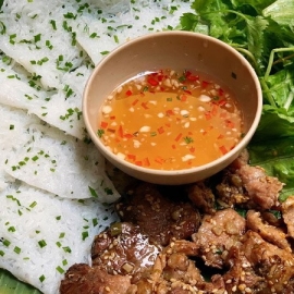 Bánh hỏi thịt nướng